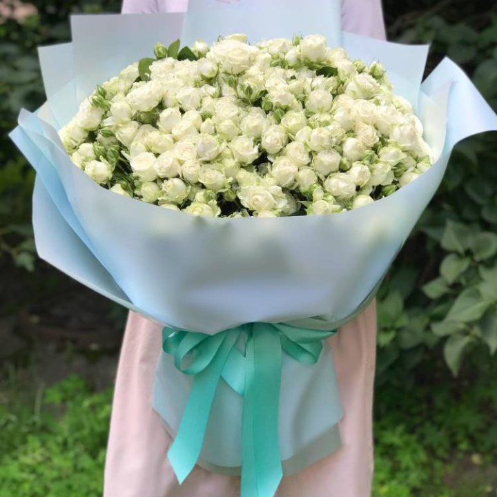 51 белая кустовая роза в Хабаровске