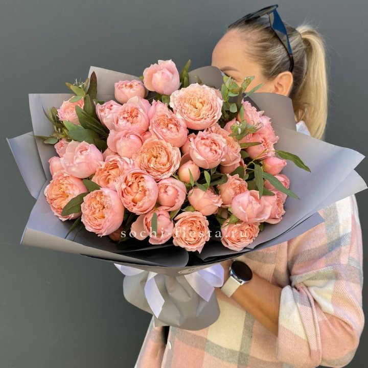 Букет с пионовидными розами "Пивайн" в Хабаровске
