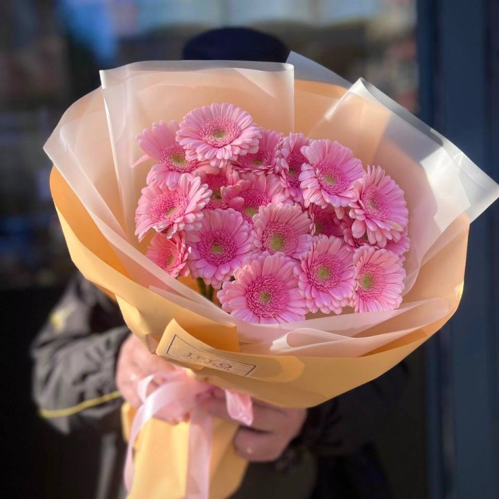 17 розовых гербер  в Хабаровске