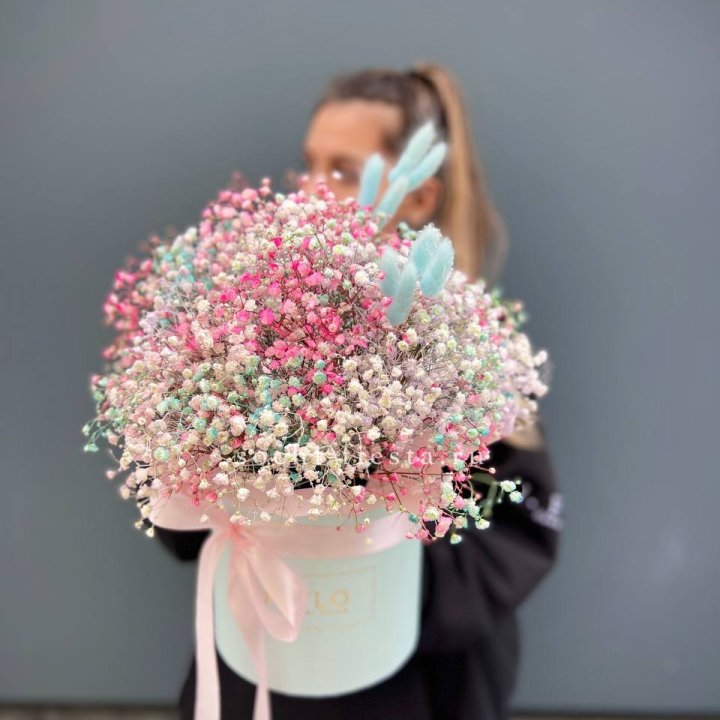 9 Радужных гипсофилы в шляпной коробке в Хабаровске