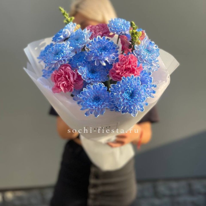 Букет сборный с хризантемой в Хабаровске