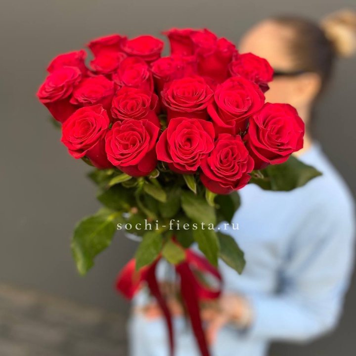 19 красных роз в Хабаровске