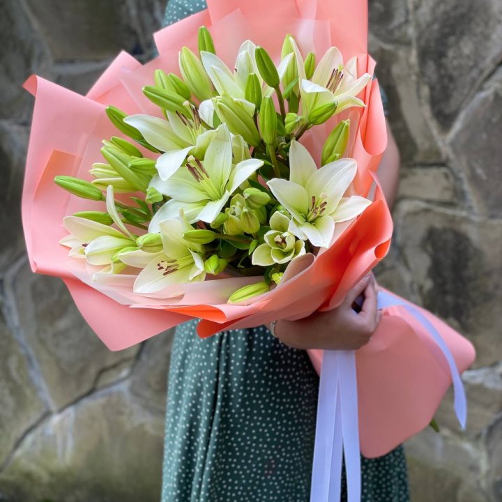 Букет из 7 белых лилий в Хабаровске
