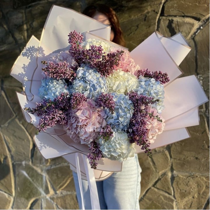 Букет гортензии с сиренью в Хабаровске