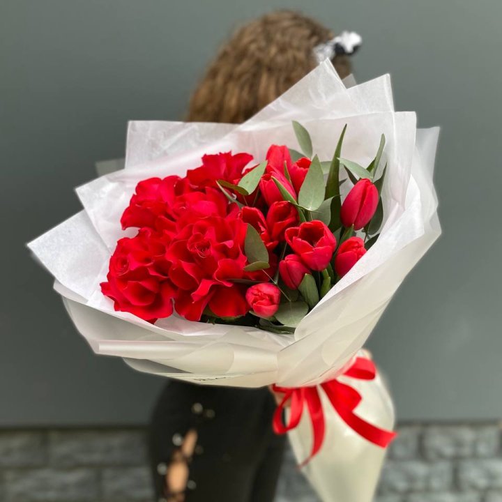 Дуо тюльпаны и розы в Хабаровске