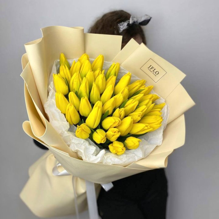 51 жёлтый тюльпан в Хабаровске