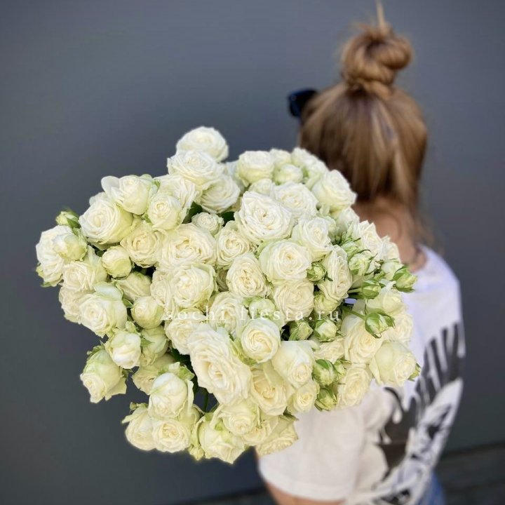 Охапка кустовых роз бомбастик  в Хабаровске