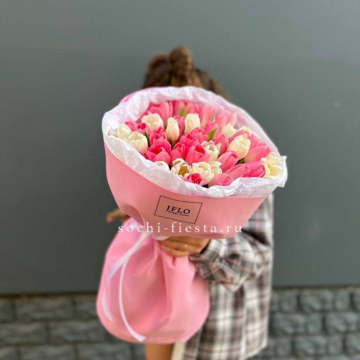 51 бело-розовый тюльпан в Хабаровске