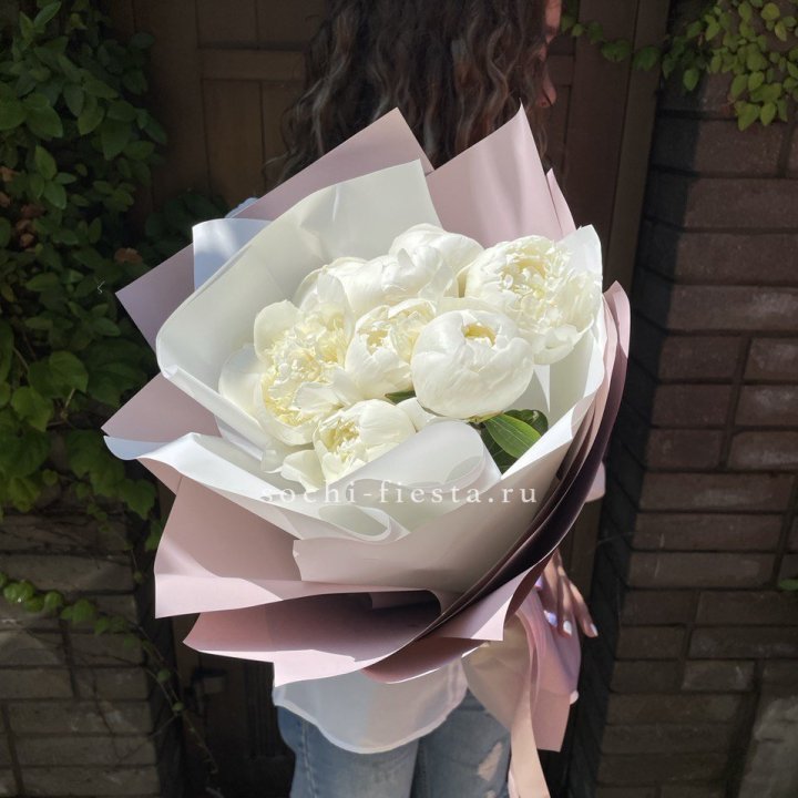 9 белоснежных пионов в Хабаровске