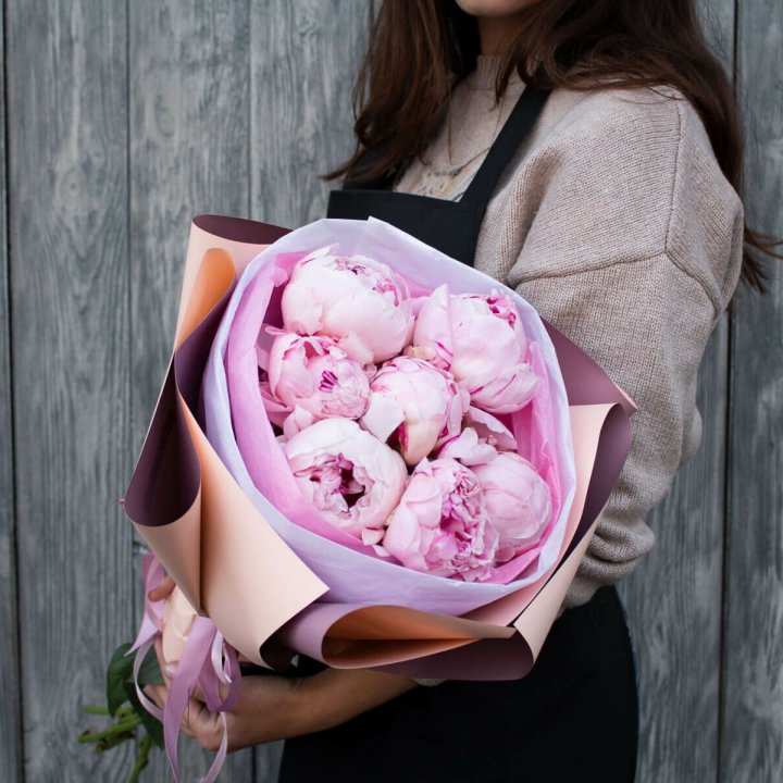 7 зефирных пионов в оформлении в Хабаровске