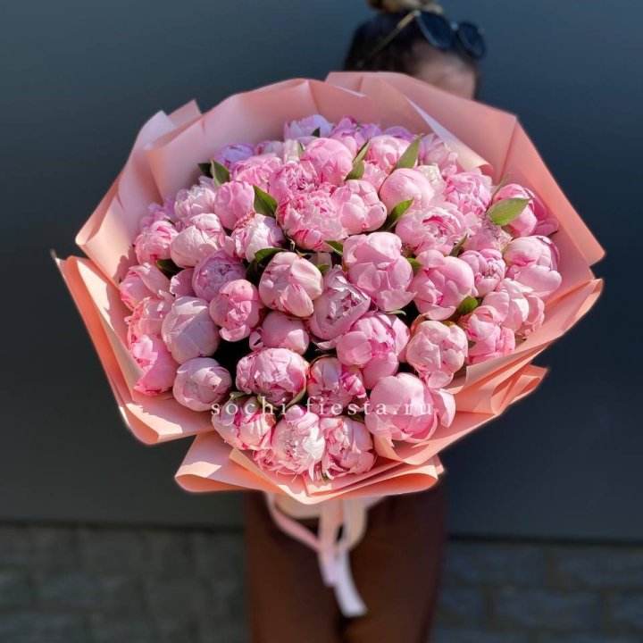 Нежный букет 51 пионов  в Хабаровске