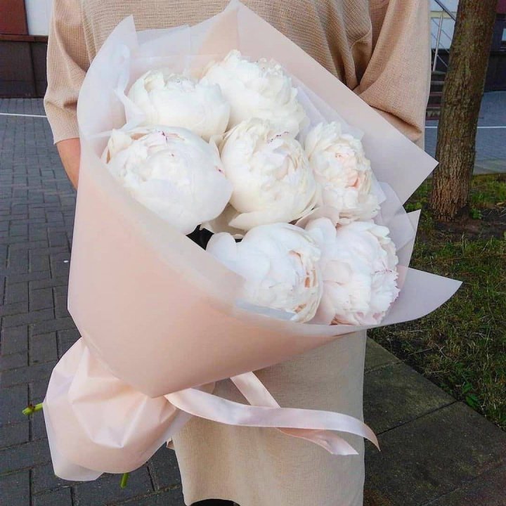 Букет белых пионов в Хабаровске