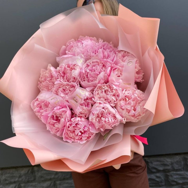 15 пионов "Монинг" в Хабаровске