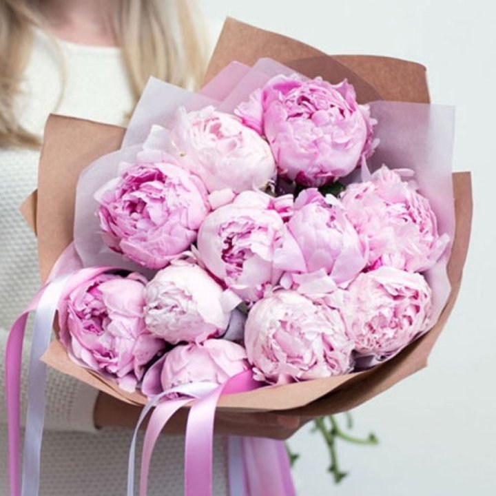 11 нежных пионов в Хабаровске
