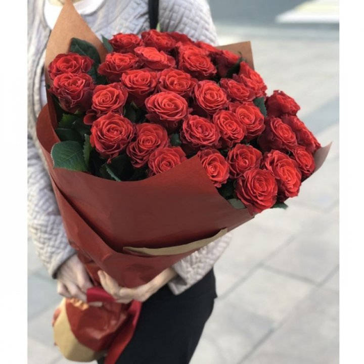 29 высоких роз  в Хабаровске