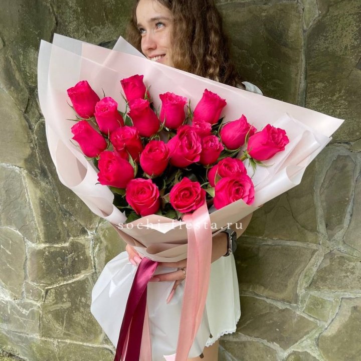 19 алых роз в Хабаровске