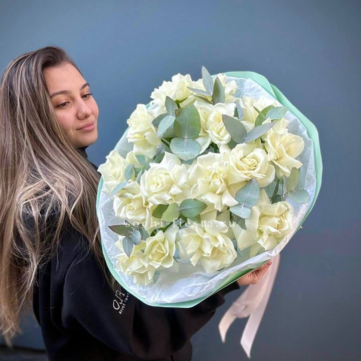 15 Белых французских роз "Ноте бьянка" в Хабаровске
