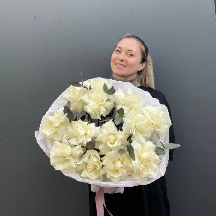 13 Белых французских роз Облако в Хабаровске