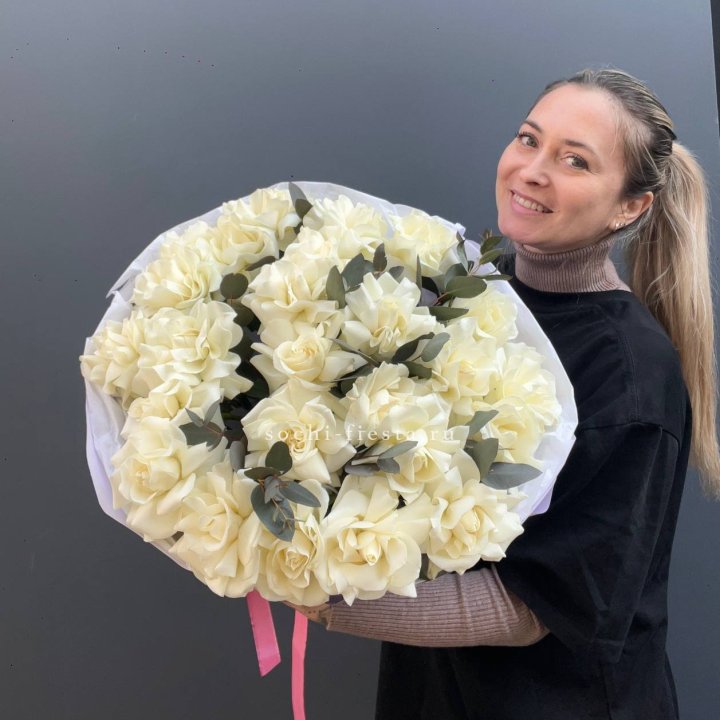 25 Белых французских роз Вайт найс в Хабаровске