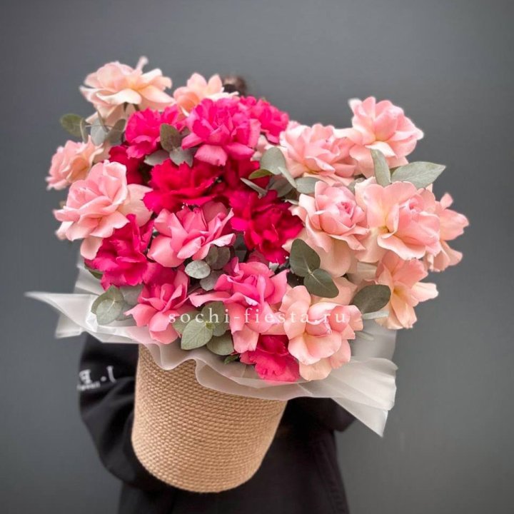 23 Французские розы Микс в боксе в Хабаровске