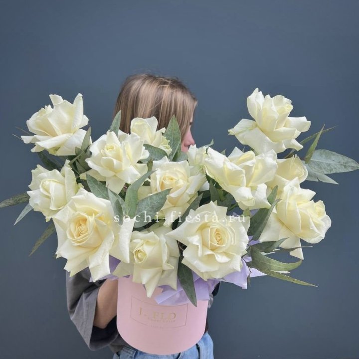 15 Французских роз в боксе в Хабаровске