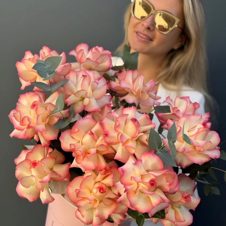 15 французских  роз Джумилия в боксе в Хабаровске