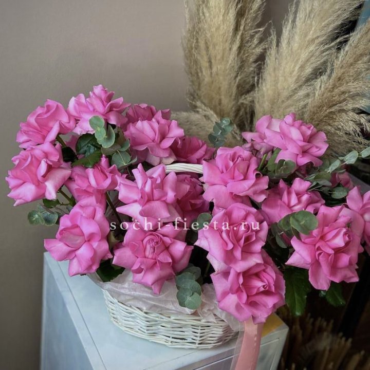 25 роз в цветочной корзине Пинк в Хабаровске