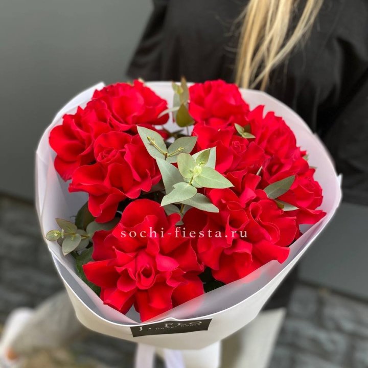 9 Красных французских роз в Хабаровске