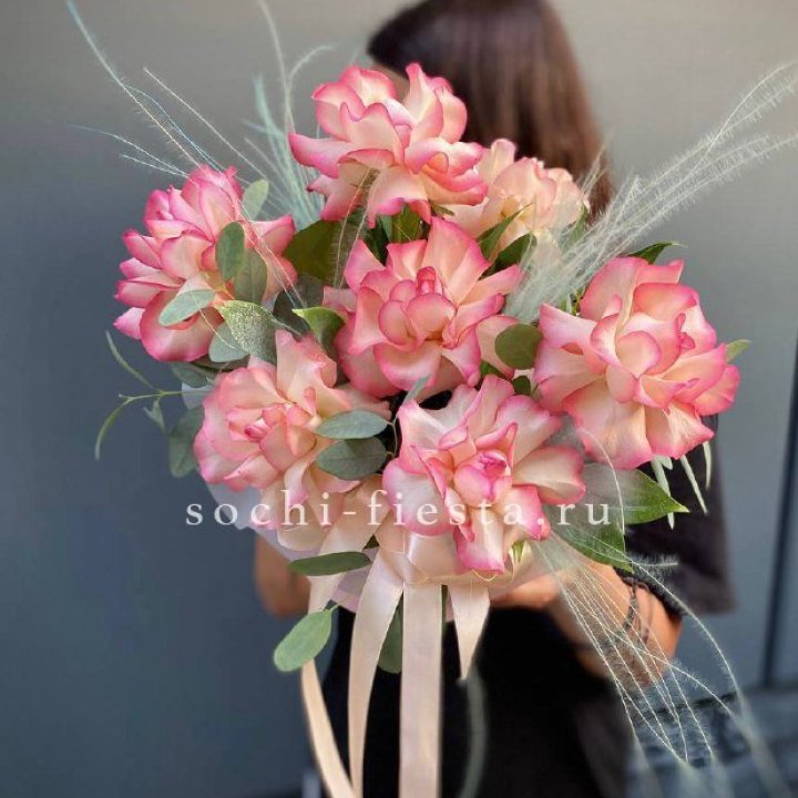 9 Французских роз Джумилия в боксе в Хабаровске