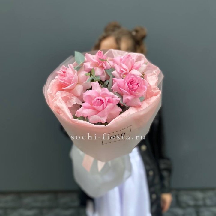 5 французских розовых роз  в Хабаровске