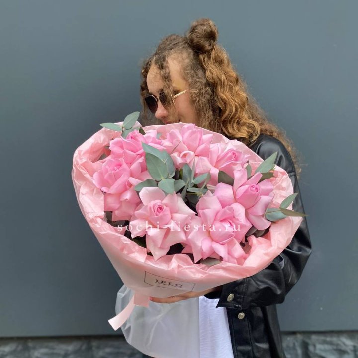 7 розовых роз в Хабаровске