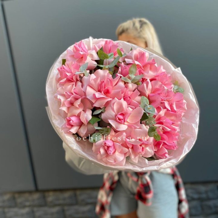 17 розовых роз в Хабаровске