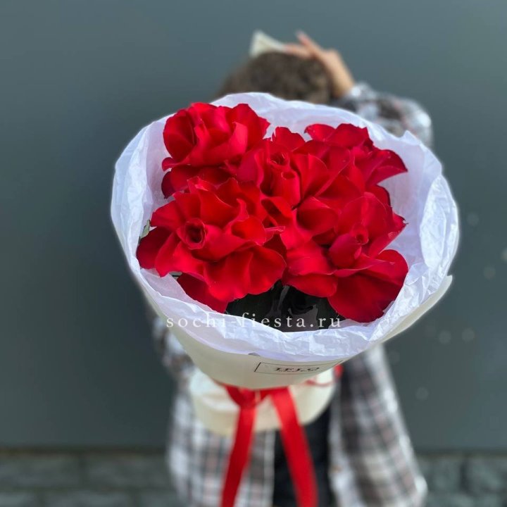 5 французских красных роз в Хабаровске