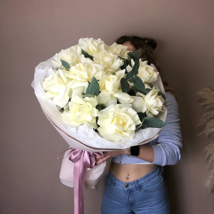 11 Белых французских роз "Вайт найс" в Хабаровске