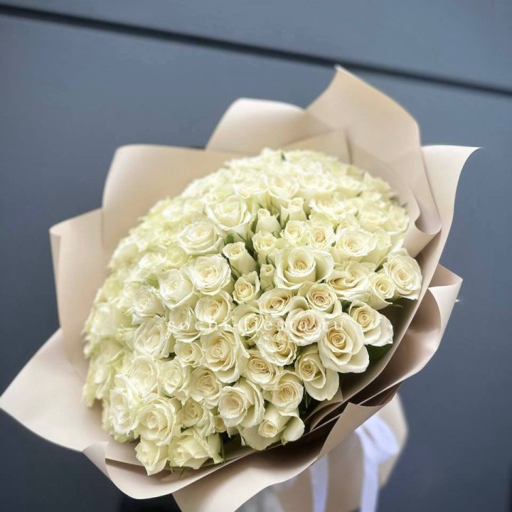 101 белая роза Атена в Хабаровске