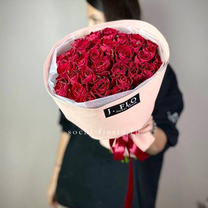 35 кенийских роз в Хабаровске