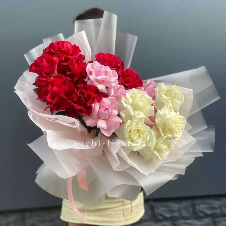Микс из 17 роз в Хабаровске