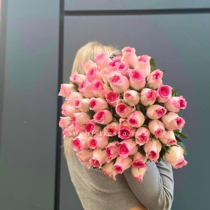 51 розовая роза в Хабаровске