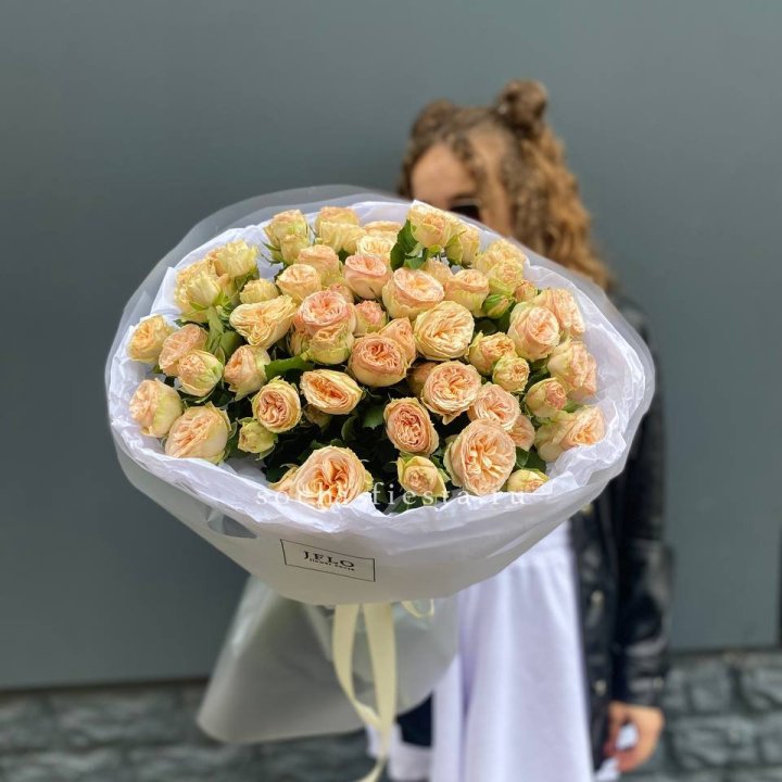 15 пионовидных роз в Хабаровске