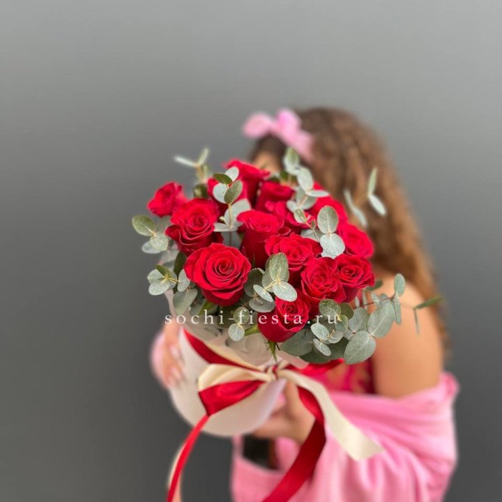 15 Красных роз в боксе №2 в Хабаровске