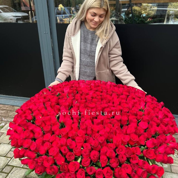 501 красная роза в корзине в Хабаровске