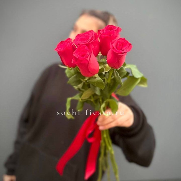 Букет 5 красных роз  в Хабаровске