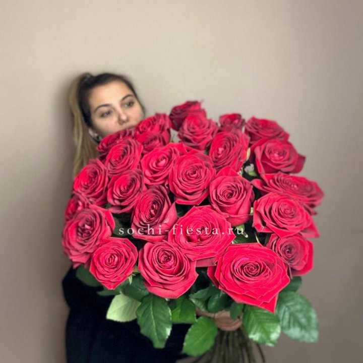 25 высоких роз в Хабаровске