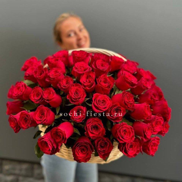 101 красная роза в корзине   в Хабаровске