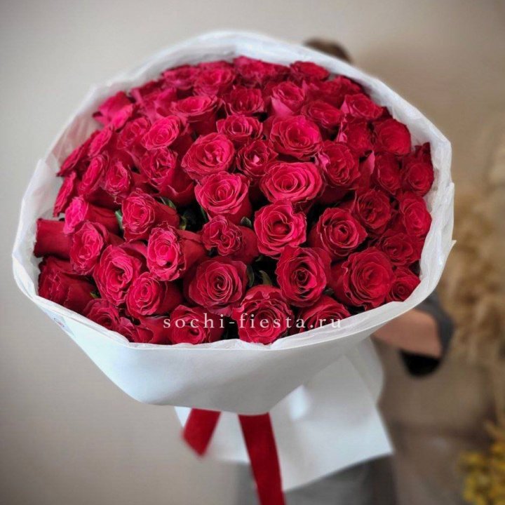 65 красных роз вайт в Хабаровске