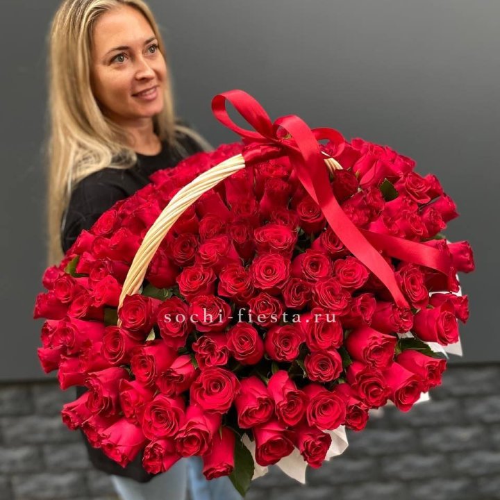 151 красная  роза в корзине в Хабаровске