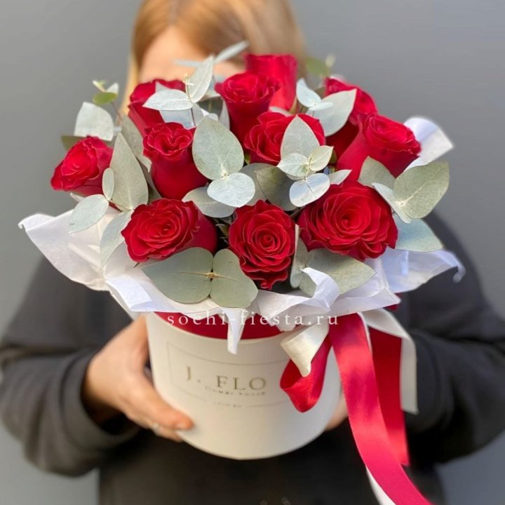 11 роз в шляпной коробке в Хабаровске