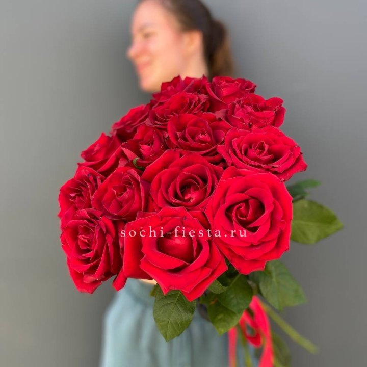 15 красных роз под ленту в Хабаровске