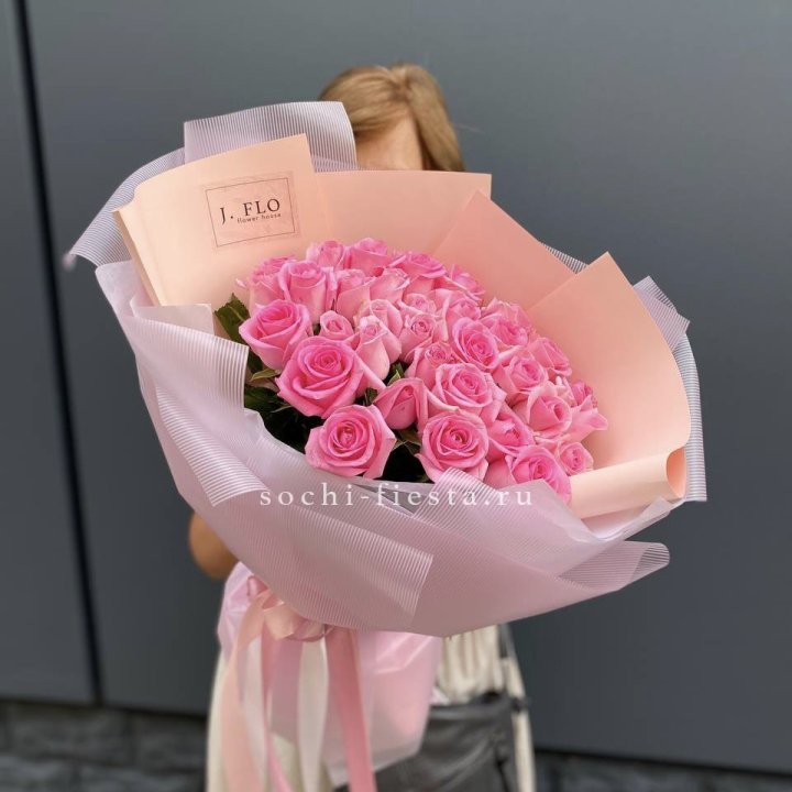 33 Розовые розы в Хабаровске