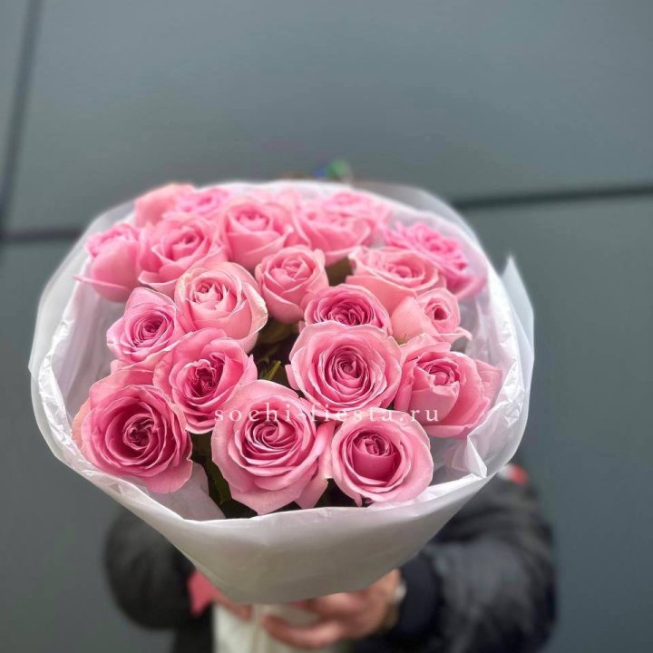 21 Розовая роза в белом в Хабаровске